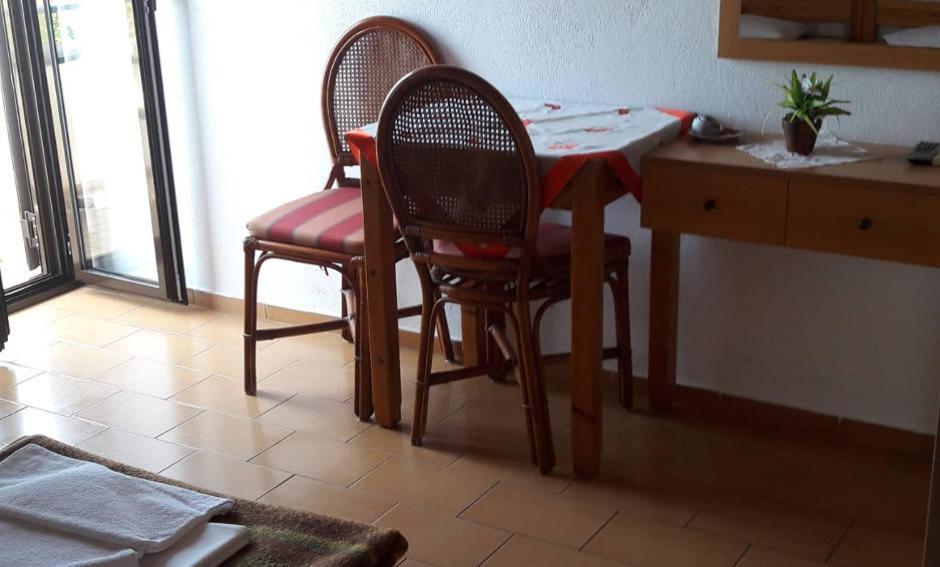 Artemis Rooms Frangokastello Екстериор снимка